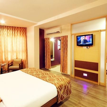 Hotel Bhagyalaxmi Shirdi Buitenkant foto
