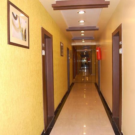 Hotel Bhagyalaxmi Shirdi Buitenkant foto
