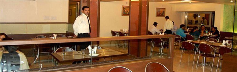 Hotel Bhagyalaxmi Shirdi Buitenkant foto